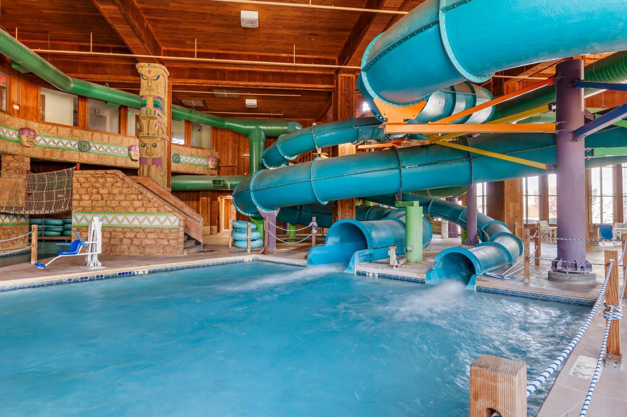 Polynesian & Resort Wisconsin Dells